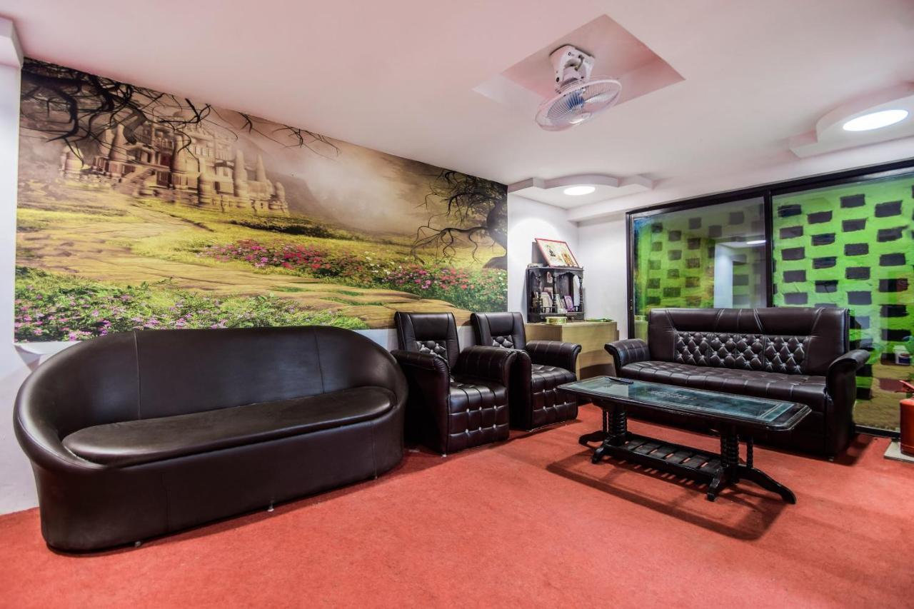 Oyo 23296 Hotel Quality Time อุเดเปอร์ ภายนอก รูปภาพ
